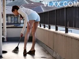 Bị người vợ vú ngon của tiền bối gạ địt